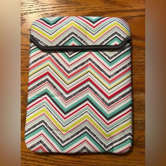 (2/$10) Thirty-one iPad Case - Picture 2 of 3